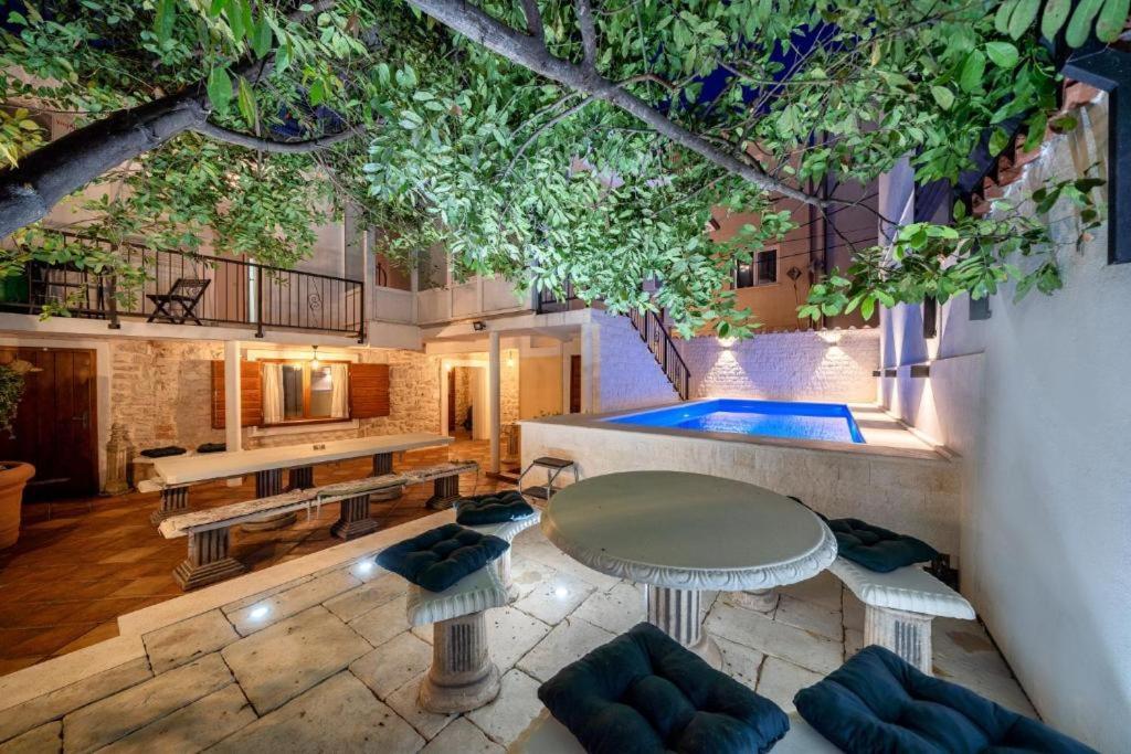 Heritage Residence In Center With Pool- Apartments Водице Екстериор снимка