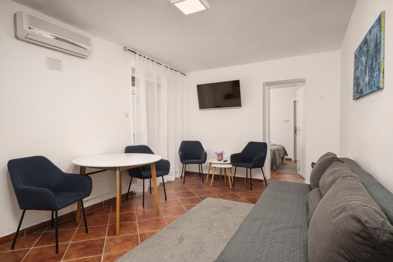 Heritage Residence In Center With Pool- Apartments Водице Екстериор снимка