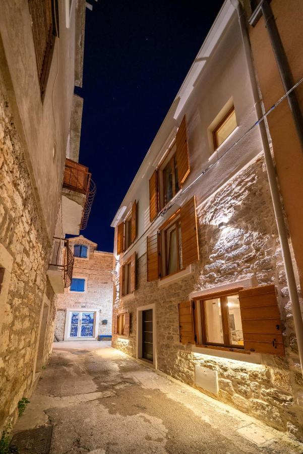 Heritage Residence In Center With Pool- Apartments Водице Екстериор снимка